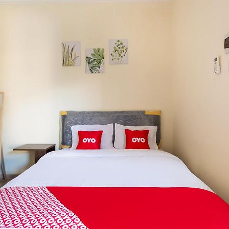 Hotel Oyo Life 3398 Griya Rm 19 Syariah à Sorabaya Extérieur photo
