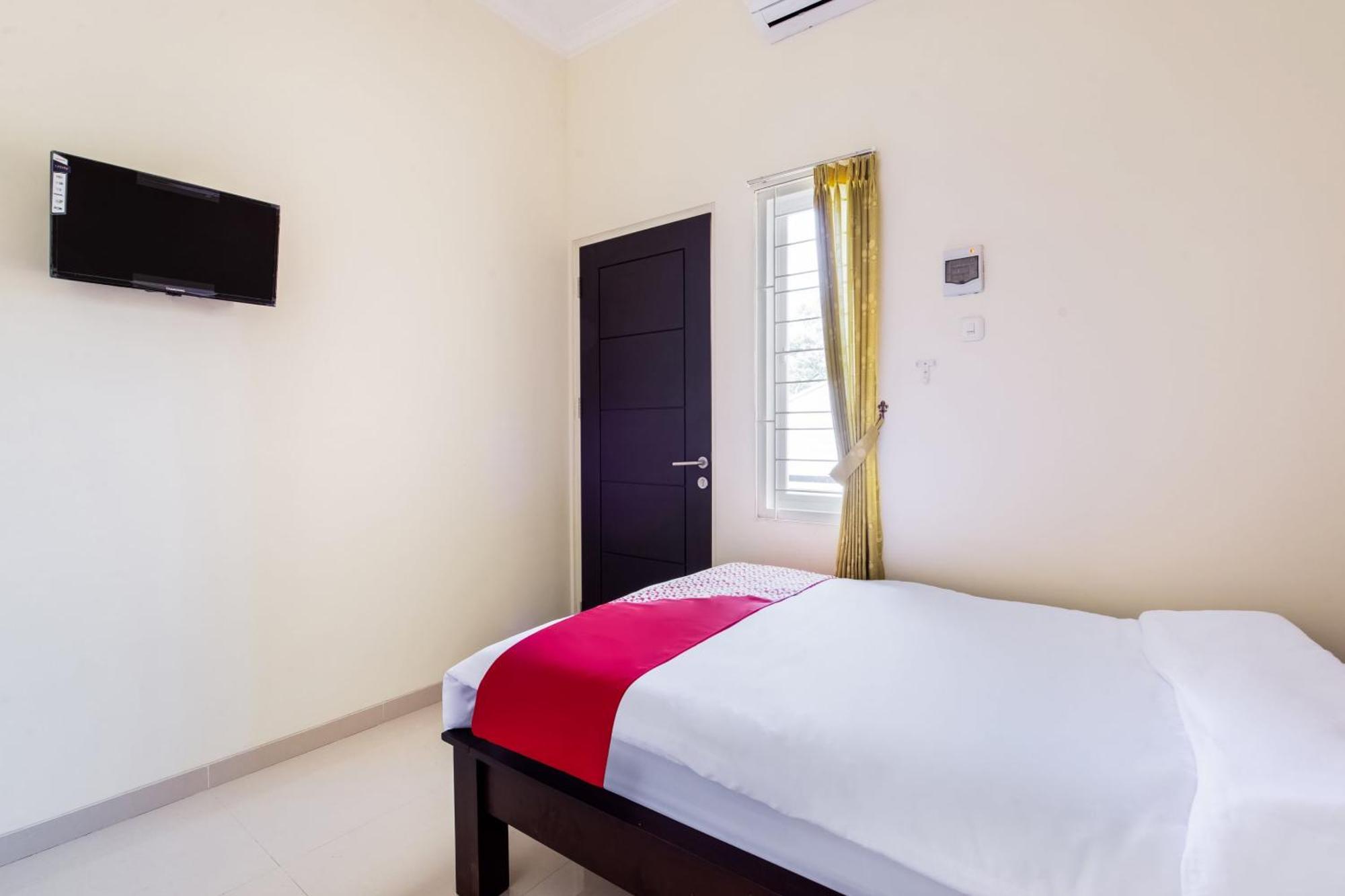 Hotel Oyo Life 3398 Griya Rm 19 Syariah à Sorabaya Extérieur photo
