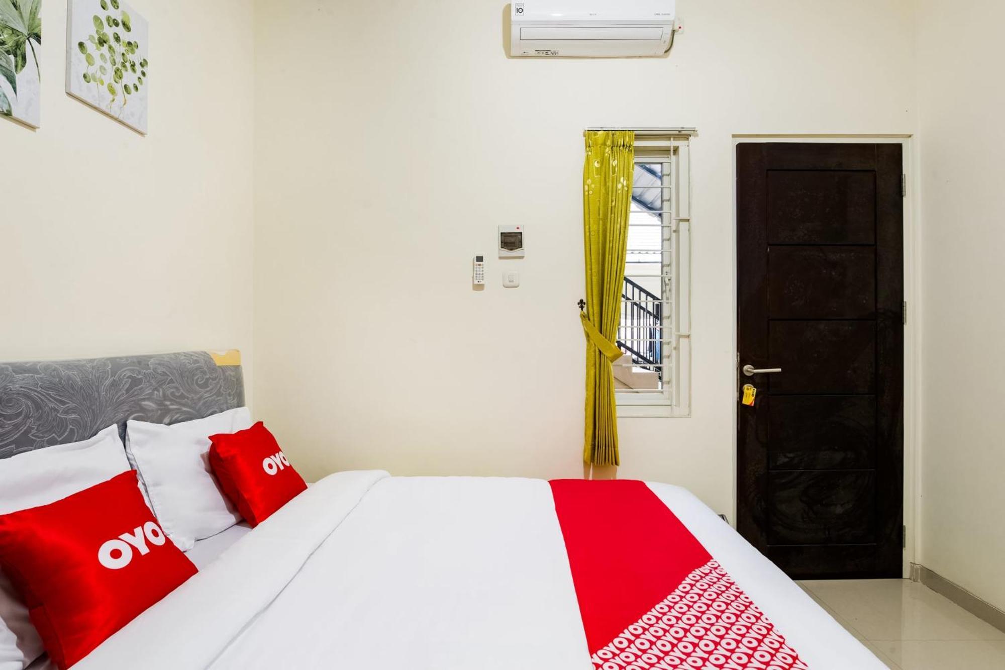 Hotel Oyo Life 3398 Griya Rm 19 Syariah à Sorabaya Extérieur photo