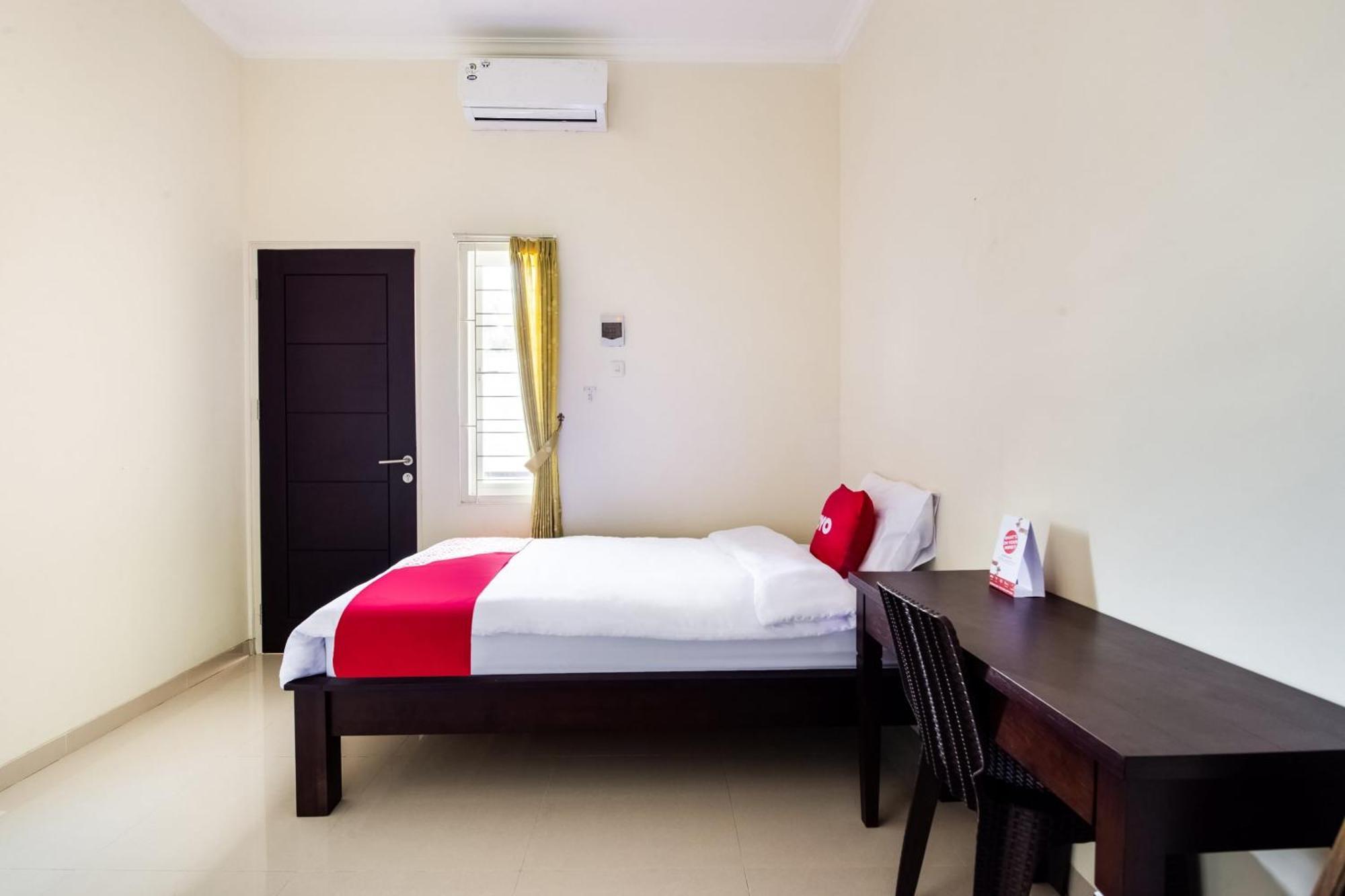 Hotel Oyo Life 3398 Griya Rm 19 Syariah à Sorabaya Extérieur photo