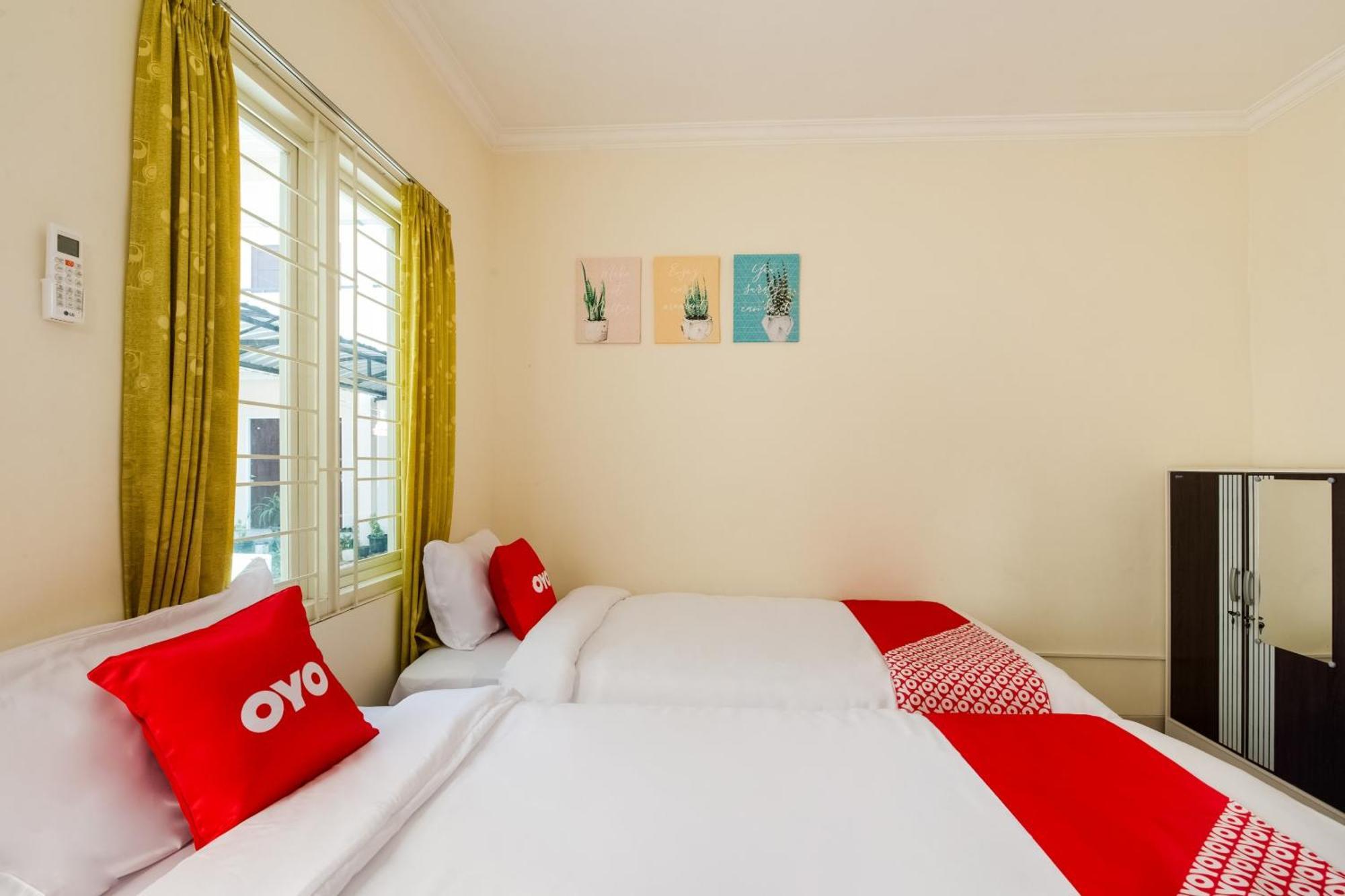 Hotel Oyo Life 3398 Griya Rm 19 Syariah à Sorabaya Extérieur photo