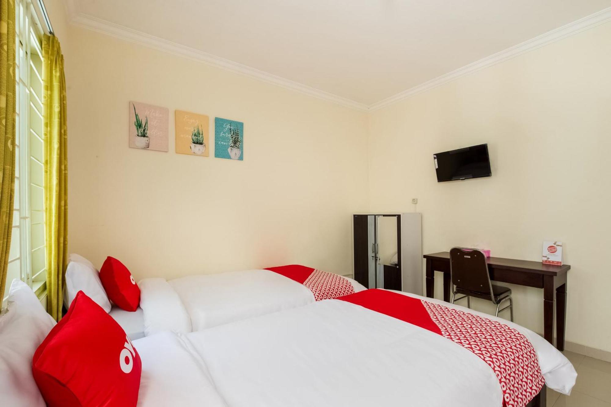 Hotel Oyo Life 3398 Griya Rm 19 Syariah à Sorabaya Extérieur photo