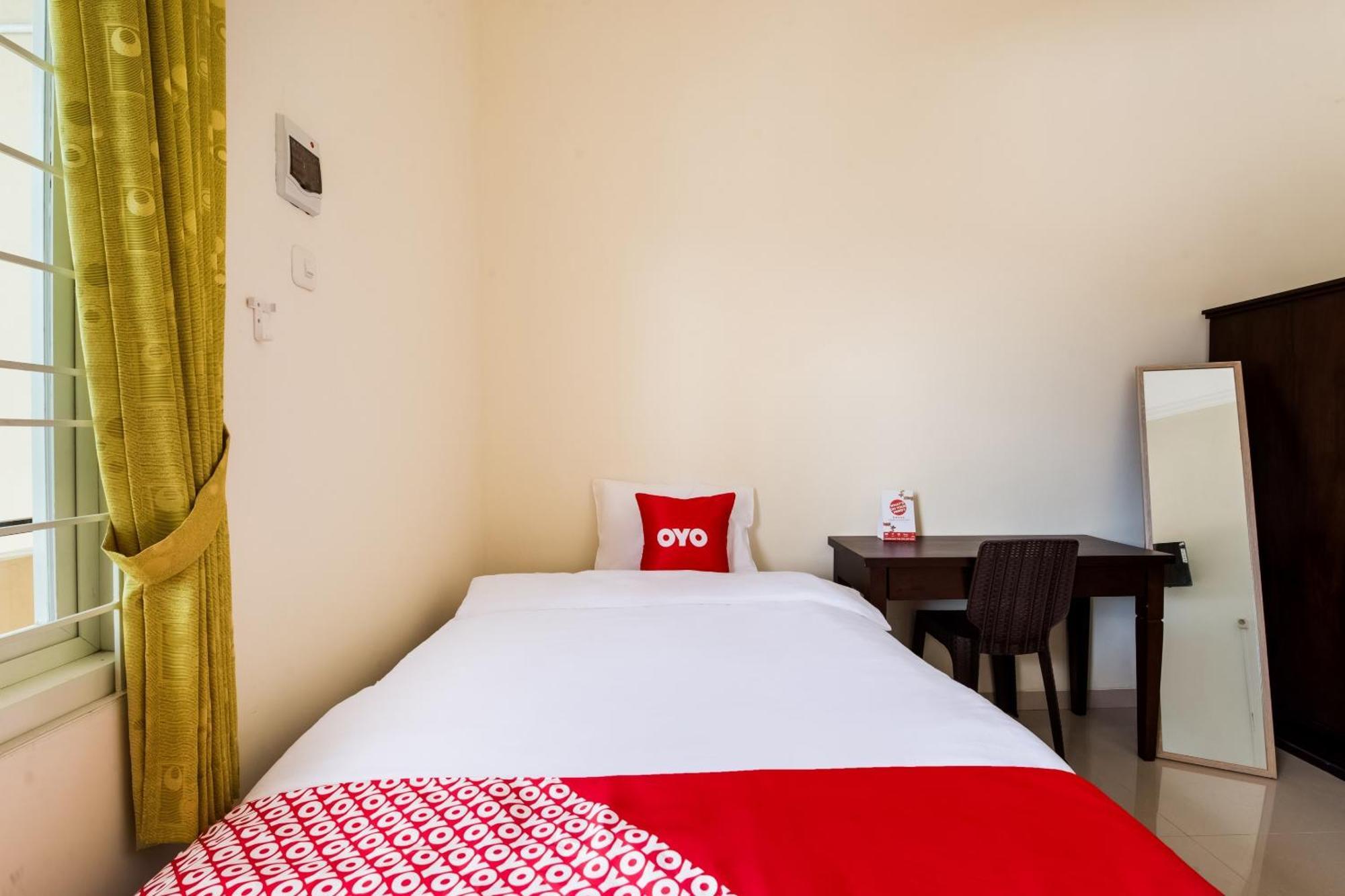 Hotel Oyo Life 3398 Griya Rm 19 Syariah à Sorabaya Extérieur photo